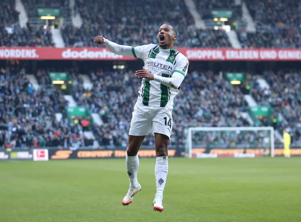 Alassane Plea jubelt