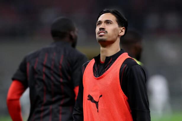 Tijjani Reijnders beim Aufwärmen