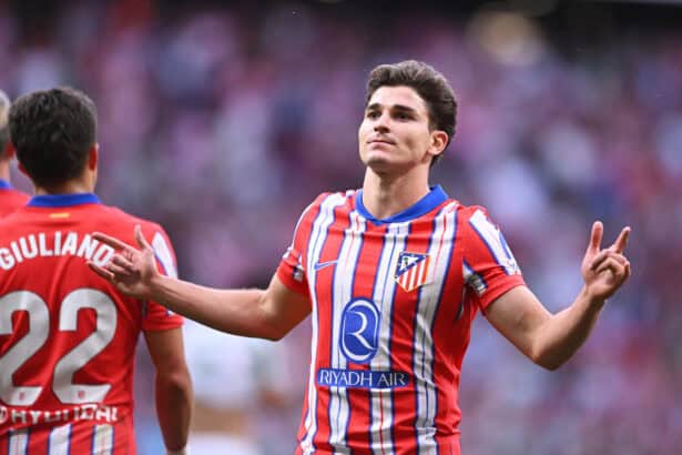 Julian Alvarez jubelt