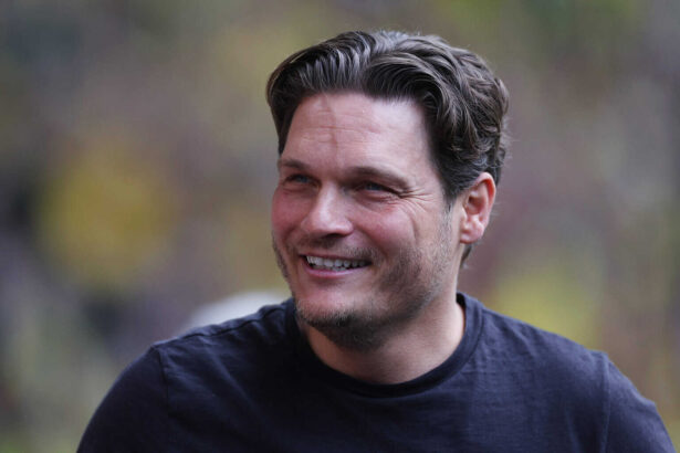 Edin Terzic lächelt