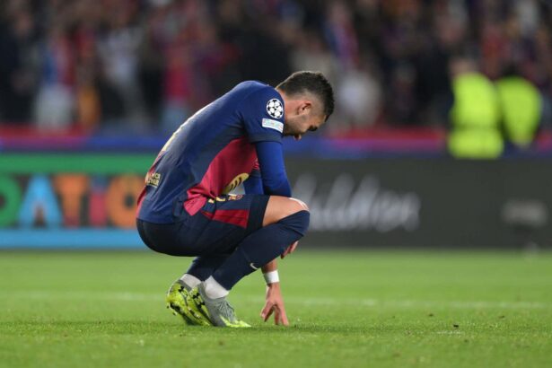 Ferran Torres sitzt in der Hocke