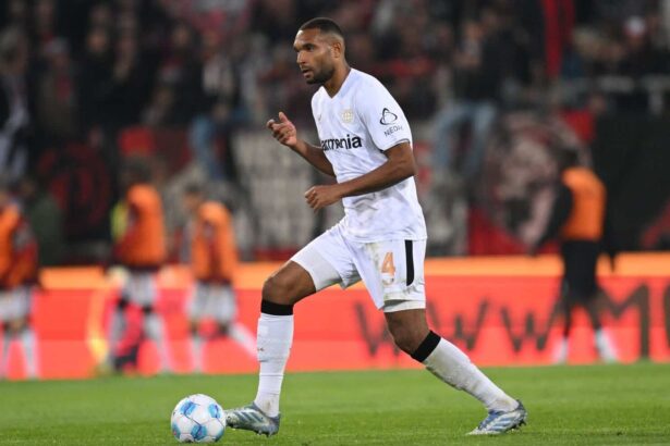 Jonathan Tah am Ball
