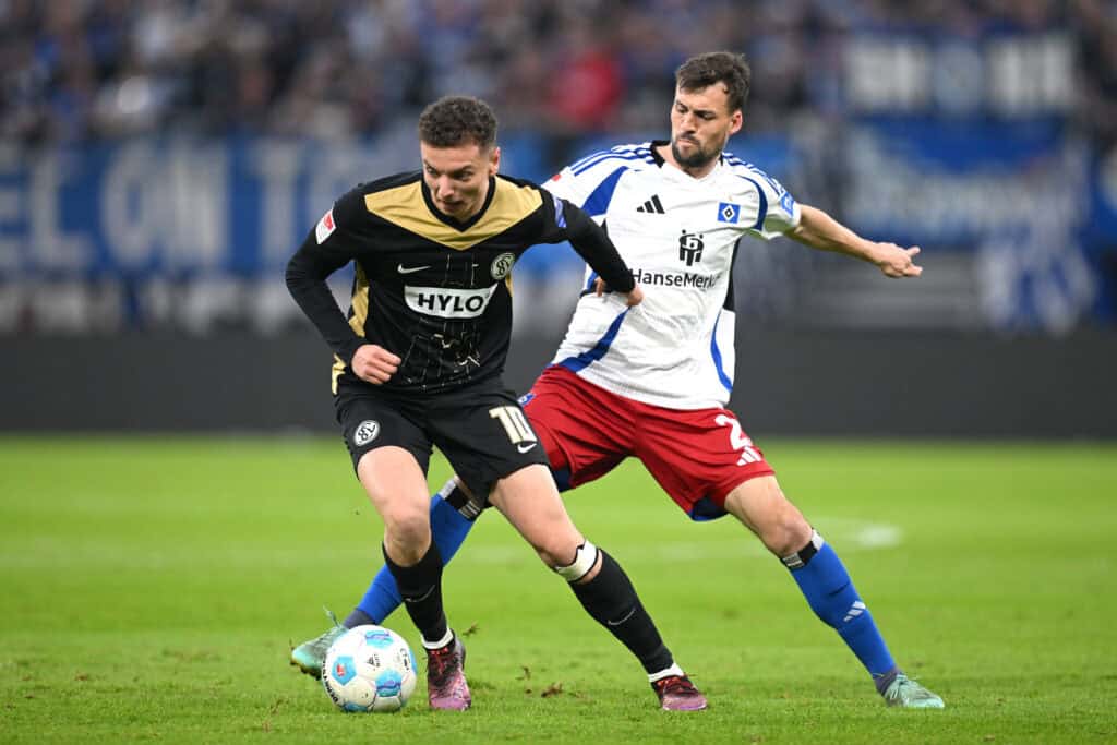 Fisnik Asllani