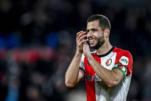 David Hancko applaudiert