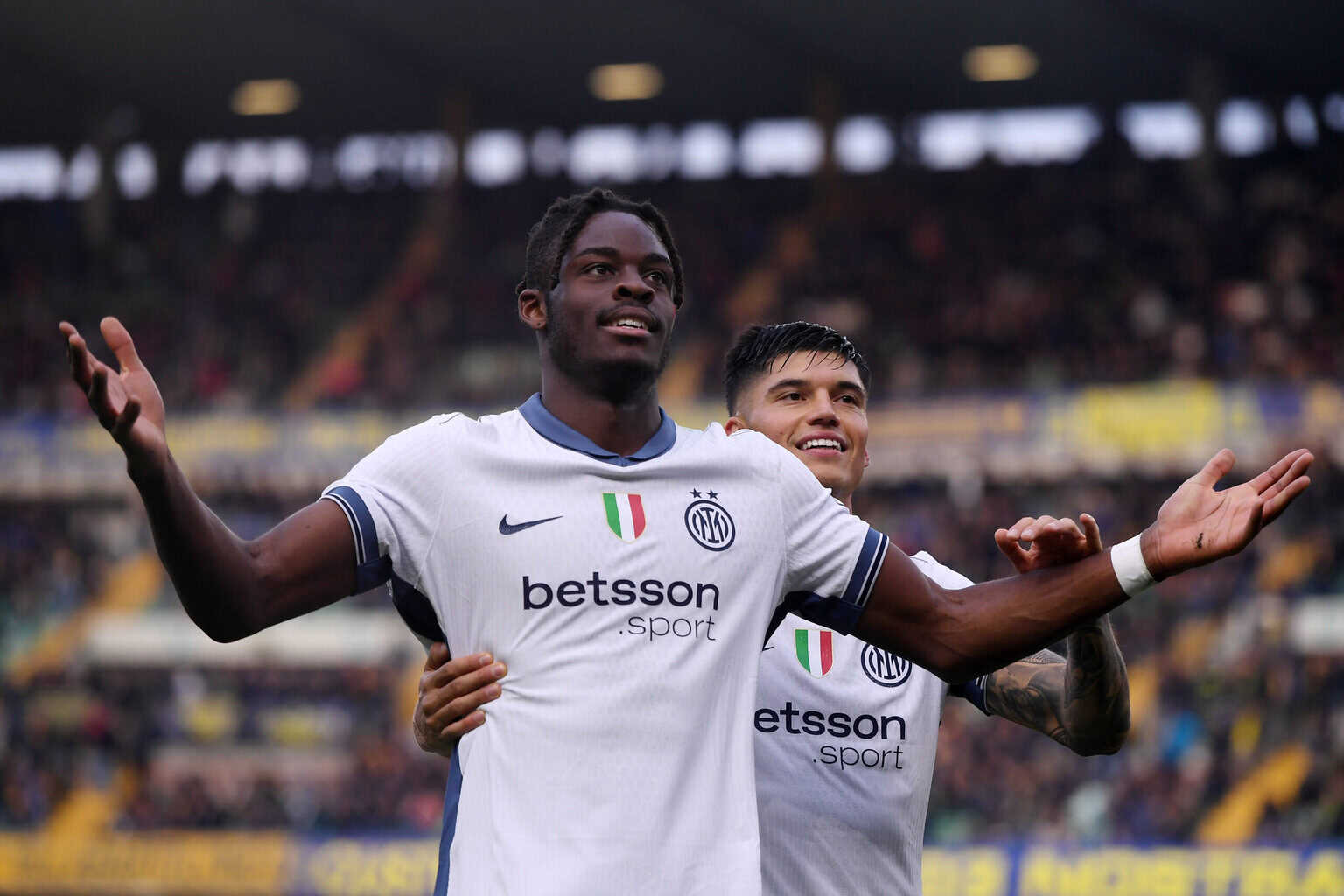 Yann Bisseck: England-Klubs haben Neu-Nationalspieler im Visier!