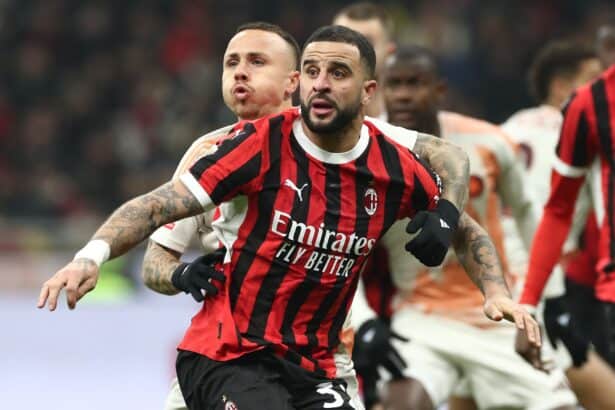 Kyle Walker im Zweikampf mit Angelino