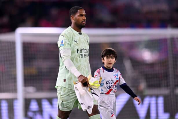 Mike Maignan mit einem Einlaufkind