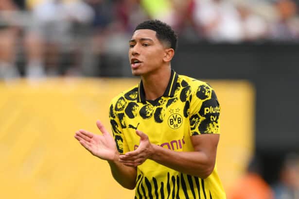 Jobe Bellingham applaudiert