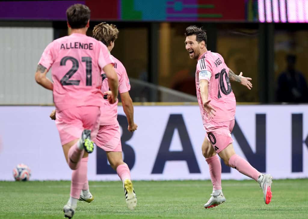 Klub-WM: Messi jubelt über sein Freistoßtor