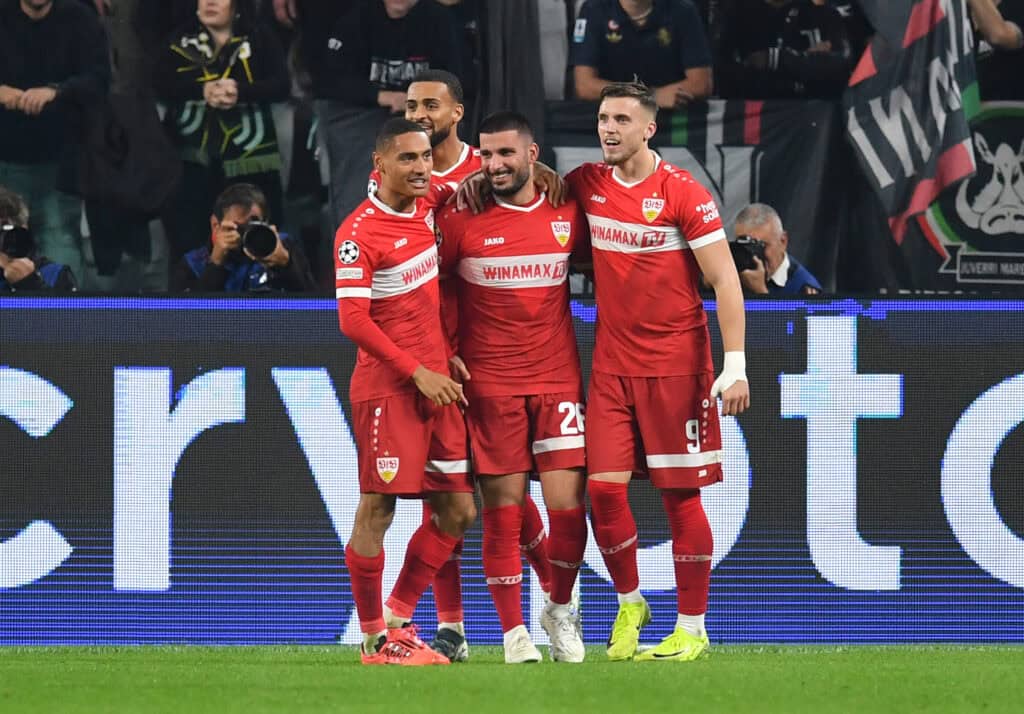 Stuttgart feiert sein Tor gegen Juventus Turin