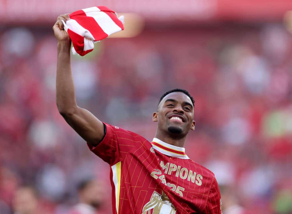 Ryan Gravenberch feiert den Meistertitel des FC Liverpool
