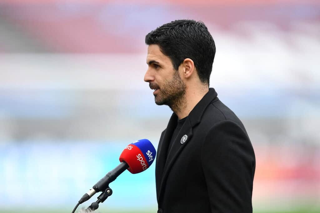 Mikel Arteta im Interview am Spielfeldrand