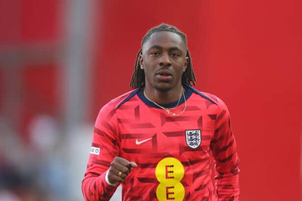 Eberechi Eze beim Aufwärmen