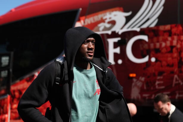 Ibrahima Konate verlässt den Mannschaftsbus