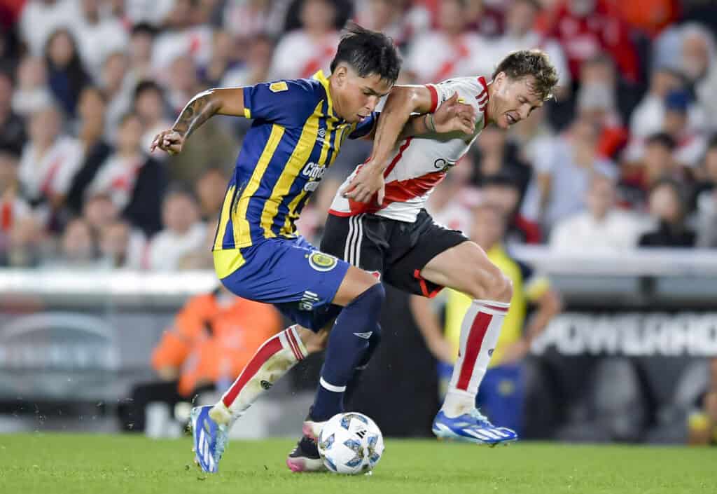 Der BVB ist an Juan Gimenez (links) interessiert