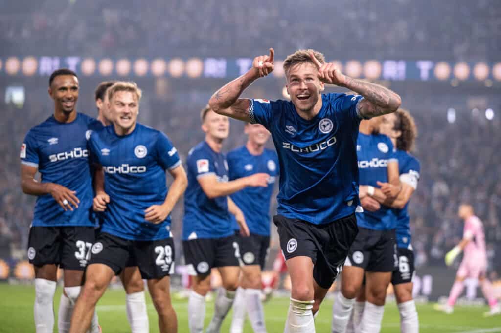 Platzverweis bringt die Wende: Arminia Bielefeld feiert Comeback mit Kantersieg!