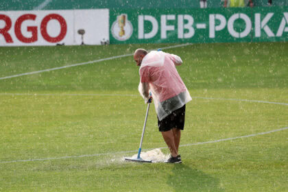 DFB-Pokal: Köpenicker Standard-Hattrick, Unwetter-Chaos bei Leverkusen-Spiel