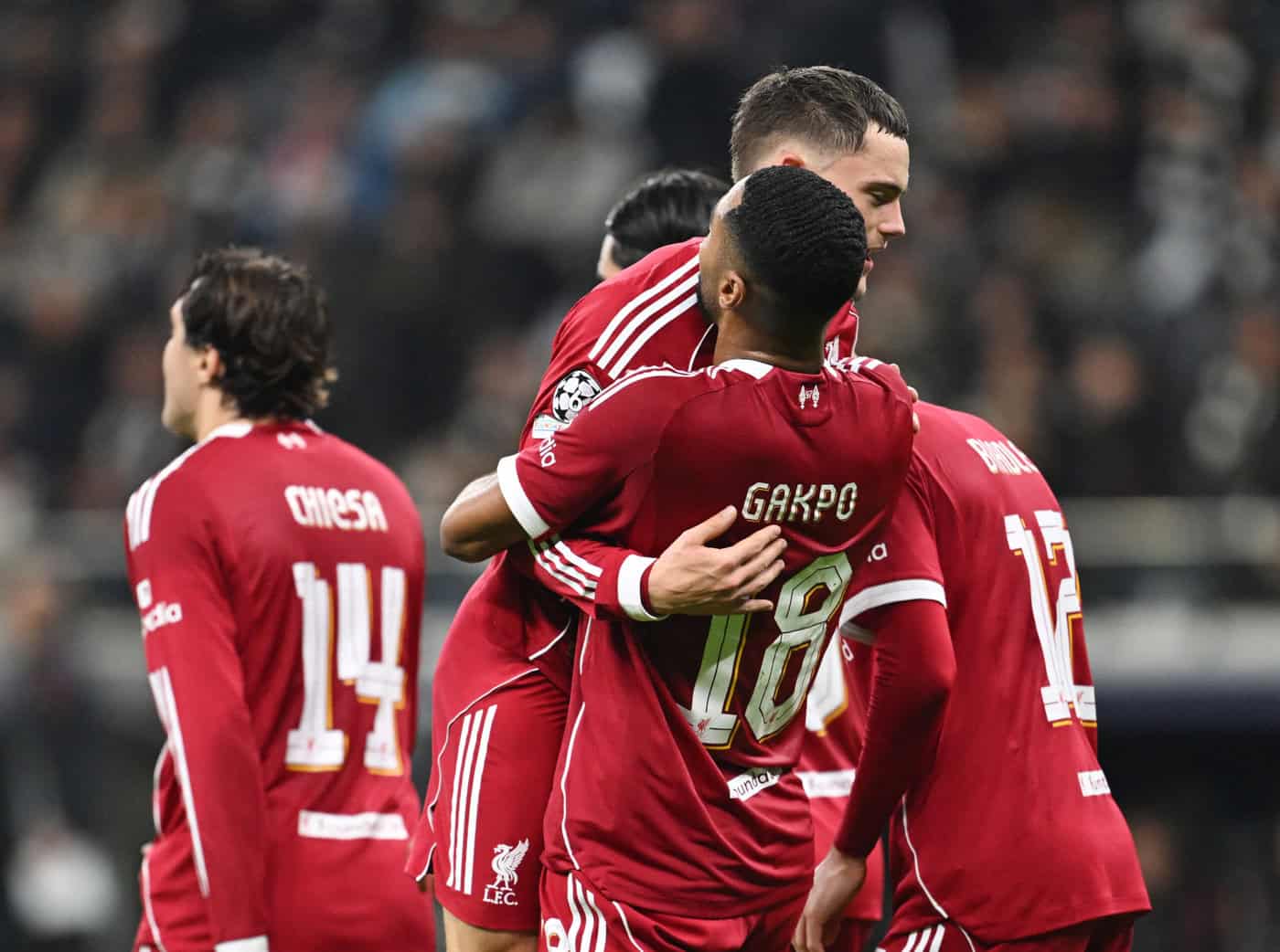 Florian Wirtz jubelt mit Cody Gakpo