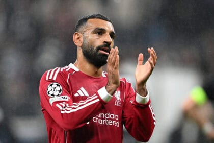 Mohamed Salah applaudiert