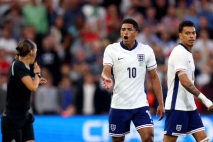 Jude Bellingham diskutiert