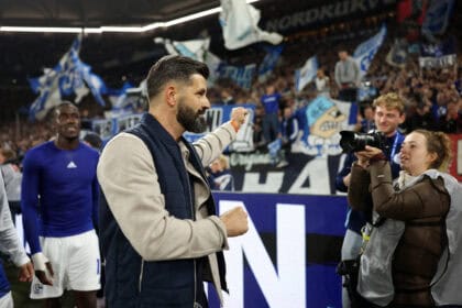 Miron Muslic jubelt mit den Fans