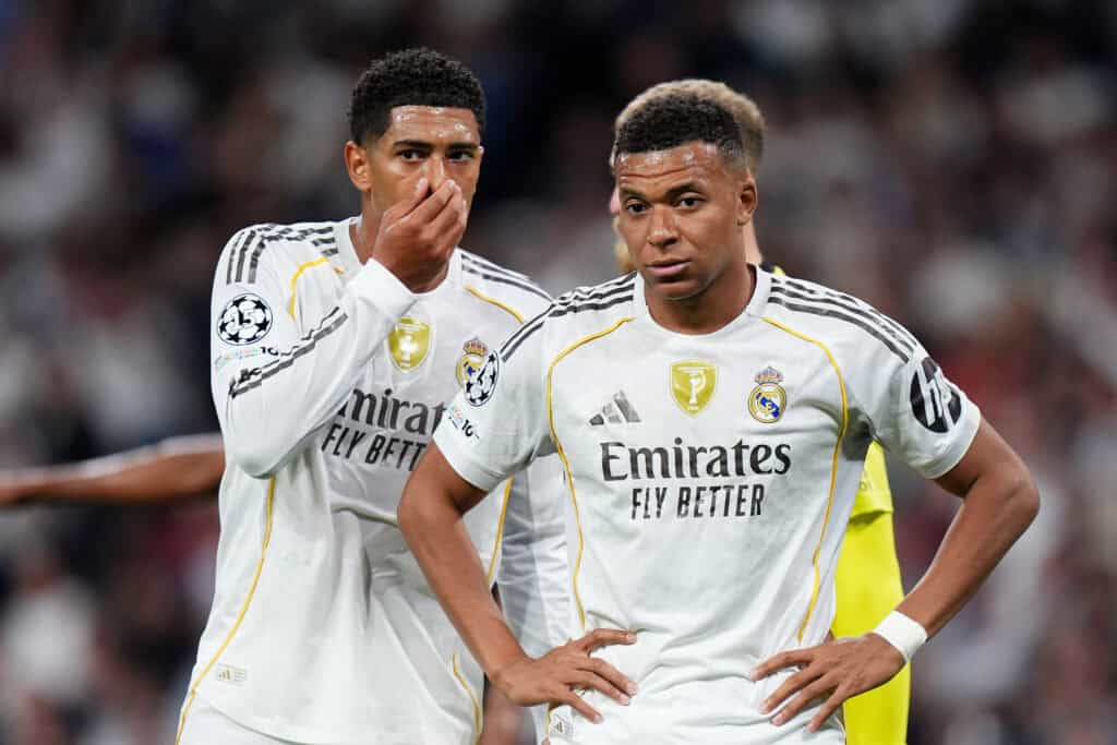 Jude Bellingham und Kylian Mbappe überlegen