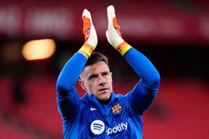 Marc-Andre ter Stegen applaudiert beim Aufwärmen