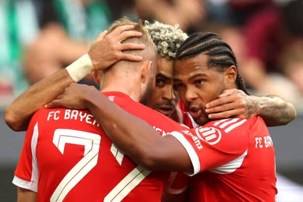 Luis Diaz jubelt mit Konrad Laimer und Serge Gnabry