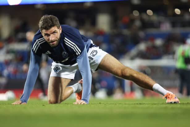 Thomas Müller dehnt sich