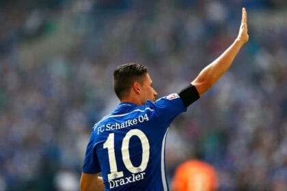 Julian Draxler winkt im Schalke-Trikot (2015)