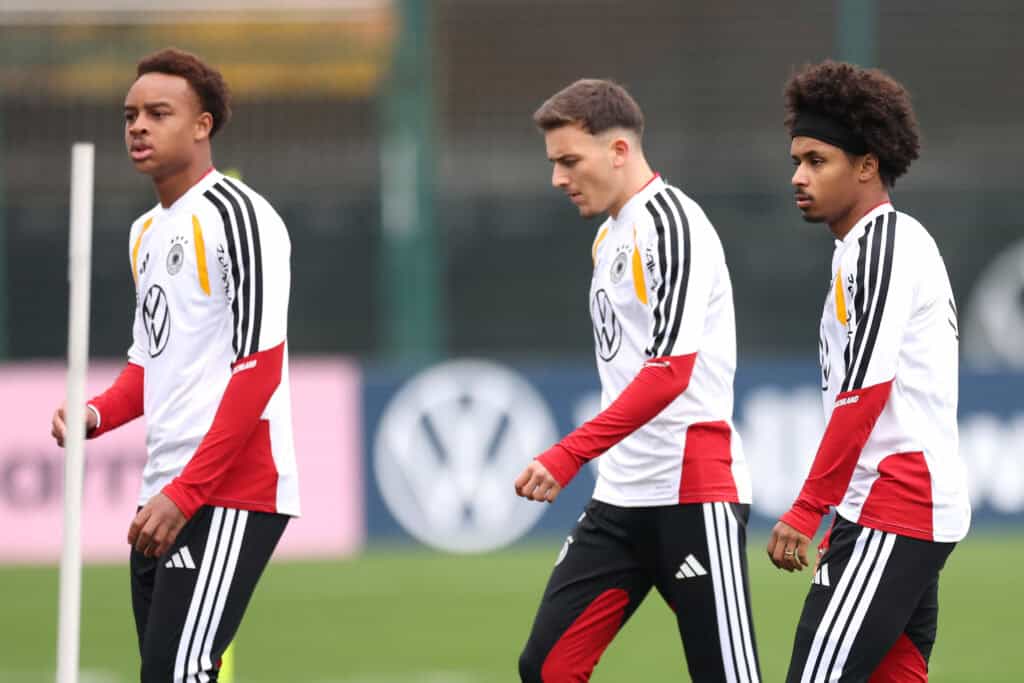 Assan Ouedraogo, Said El Mala und Karim Adeyemi beim Training der deutschen Nationalmannschaft