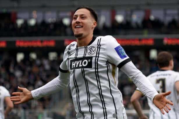 Younes Ebnoutalib jubelt