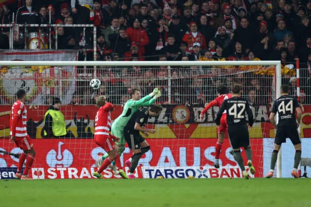 Irres Standard-Festival in Köpenick: FC Bayern zittert sich ins Pokal-Viertelfinale!