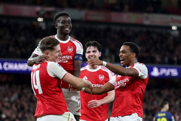 Viktor Gyökeres, Bukayo Saka, Declan Rice und Jurrien Timber jubeln