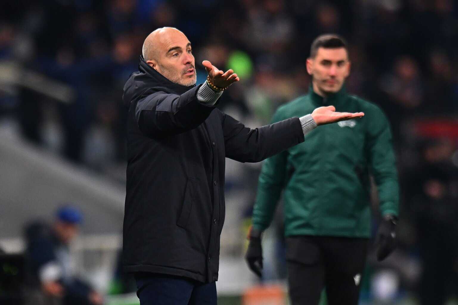 Enzo Maresca gestikuliert