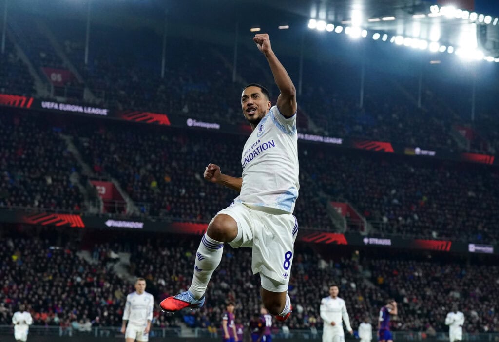 Youri Tielemans bejubelt sein Tor in der Europa League