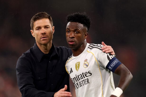 Xabi Alonso und Vinicius Jr.