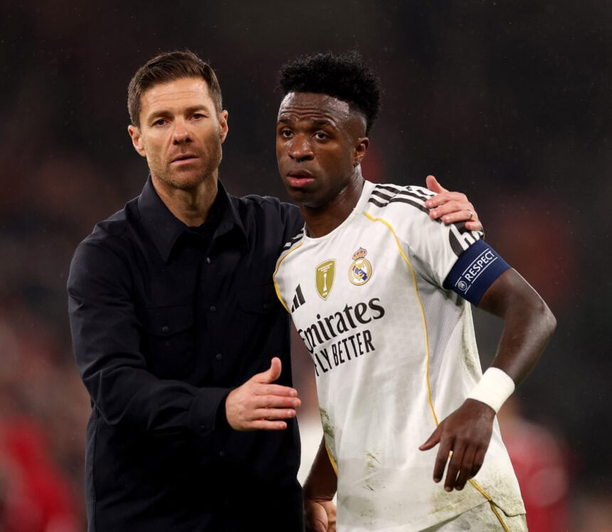 Xabi Alonso und Vinicius Jr.