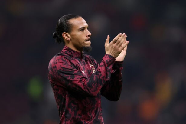 Leroy Sane applaudiert