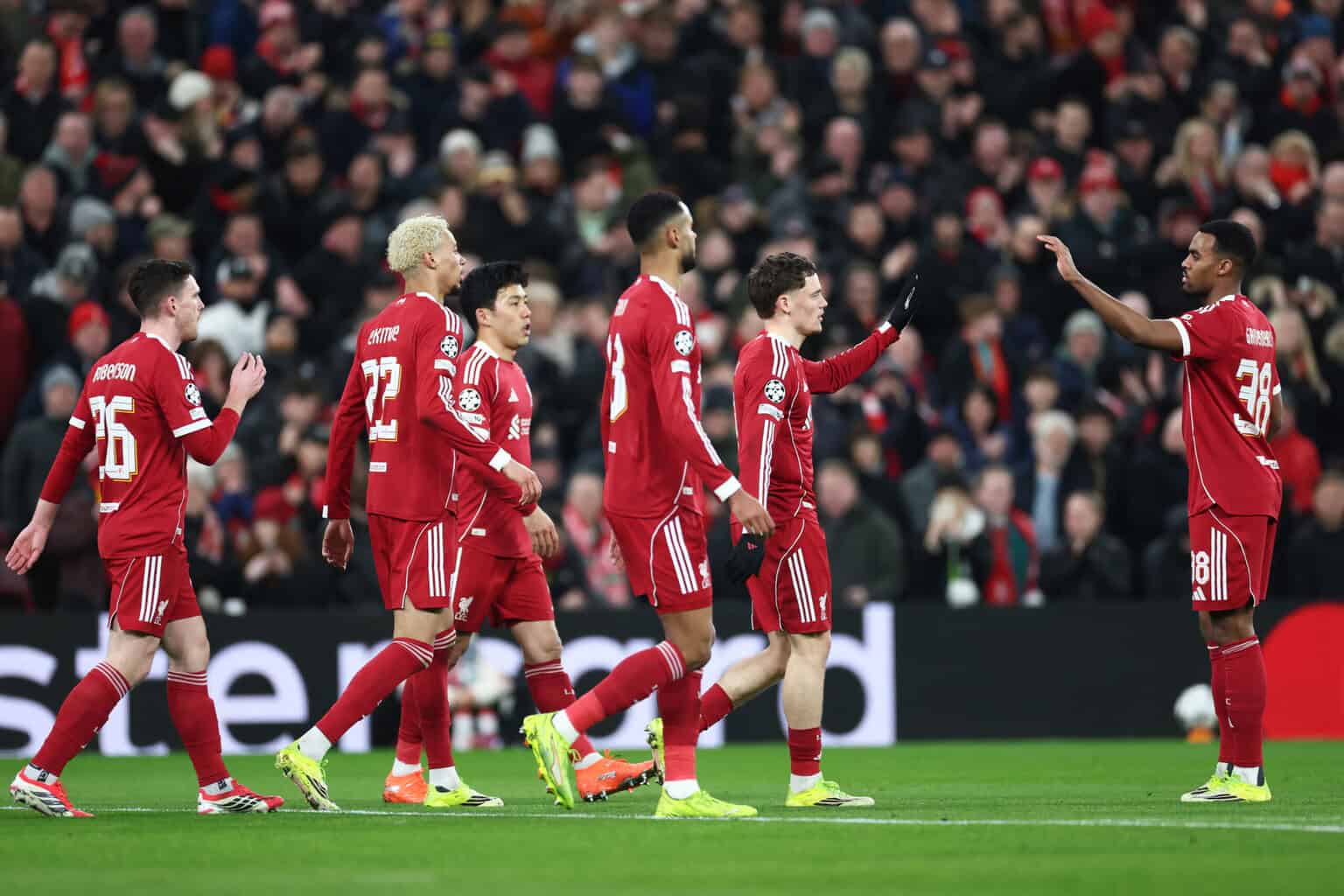 Florian Wirtz jubelt mit seinen Mitspielern