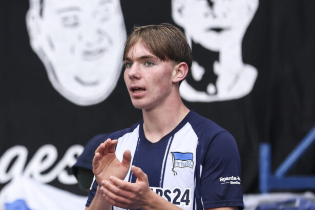 Kennet Eichhorn applaudiert