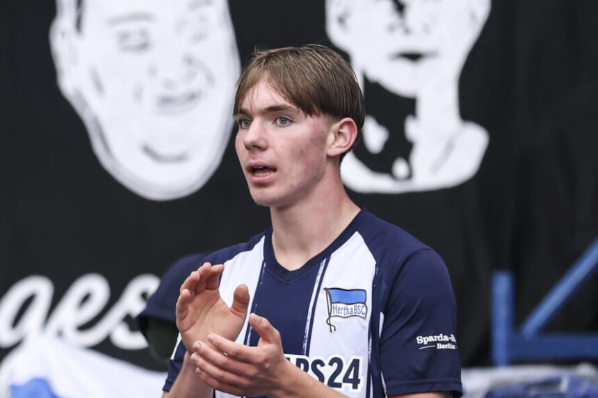 Kennet Eichhorn applaudiert