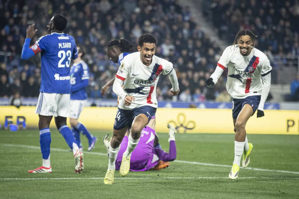 PSG gewann bei Racing Straßburg.
