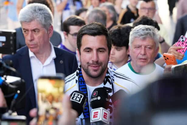 Enrique Riquelme kündigt Haaland-Deal an